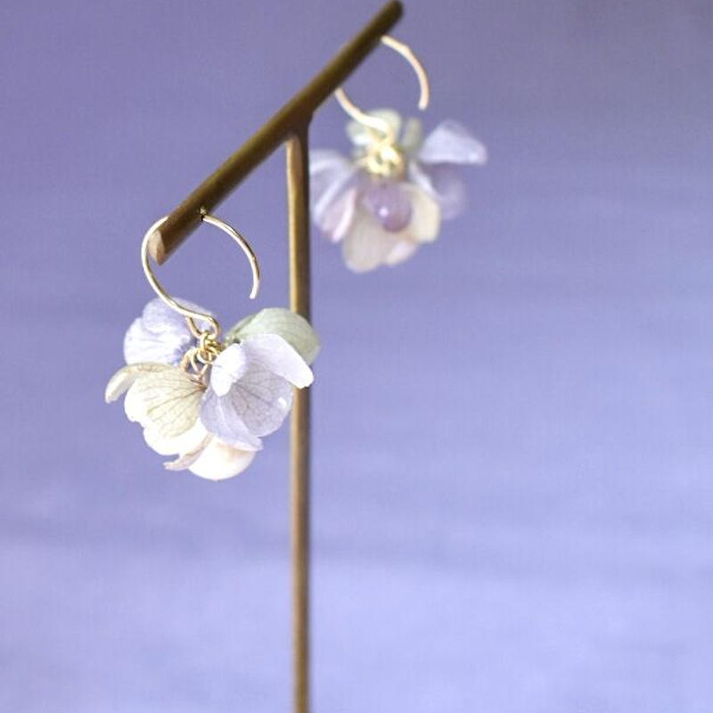 あじさい花束 すみれ ピアス 14kgf Coloring