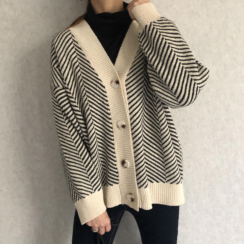 1月1日再入荷 主役級な目を惹く可愛さ 幾何学柄ニットカーディガン 2color Copine