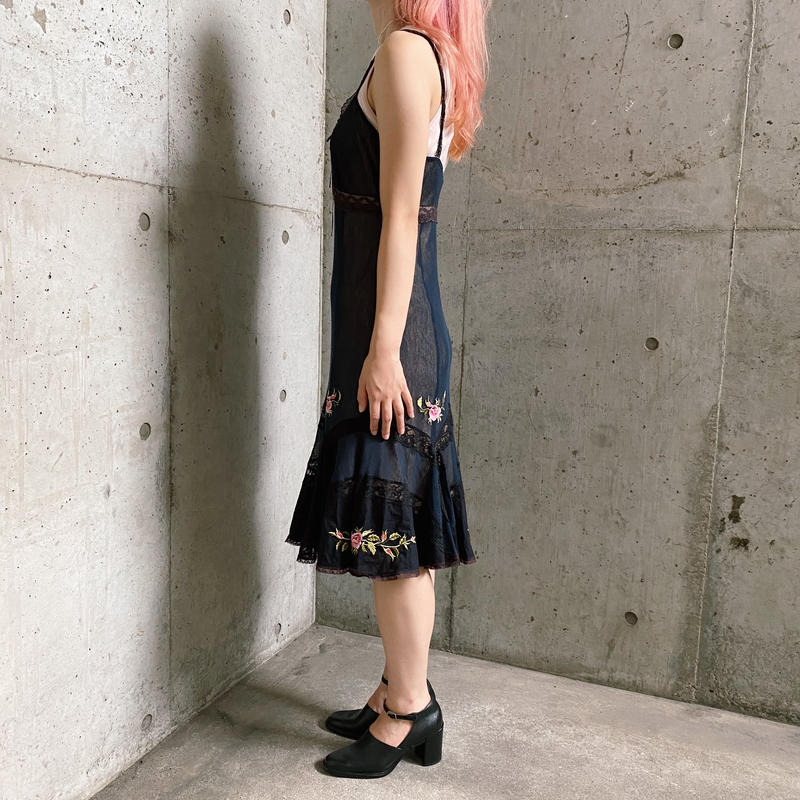 バラ刺繍 レース デザイン キャミソールワンピース 8067 Crunch Archer