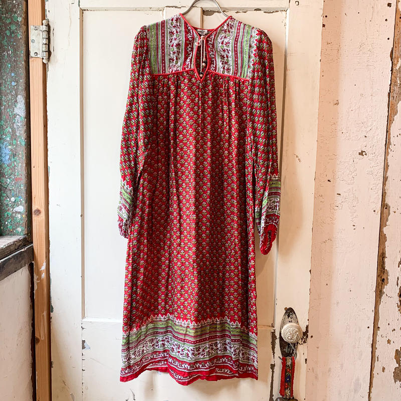 1970 S Vintage 赤 緑 インド綿ワンピース 2253 Crunch A 1970 S Vintage 赤 緑 インド綿ワンピース 2253 Crunch A