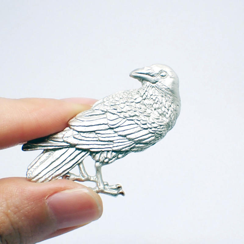 振り返るカラスブローチ White Emiria Online Shop