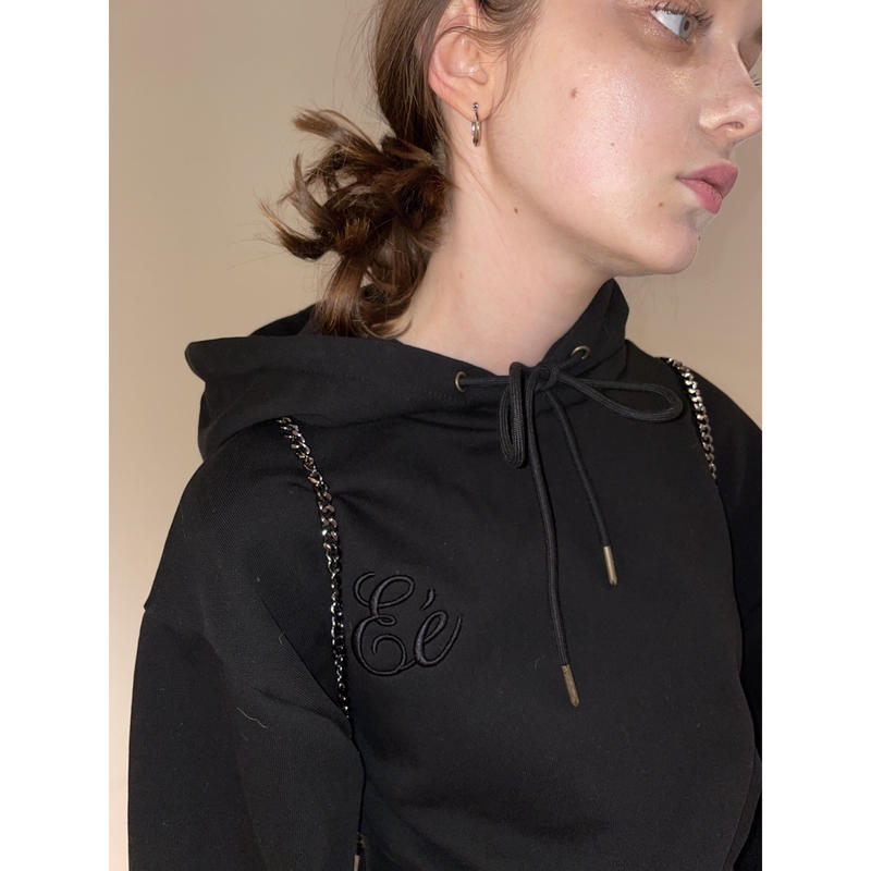 Éé embroidery hoodie onepiece black | épine Éé embroidery hoodie onepiece black | épine