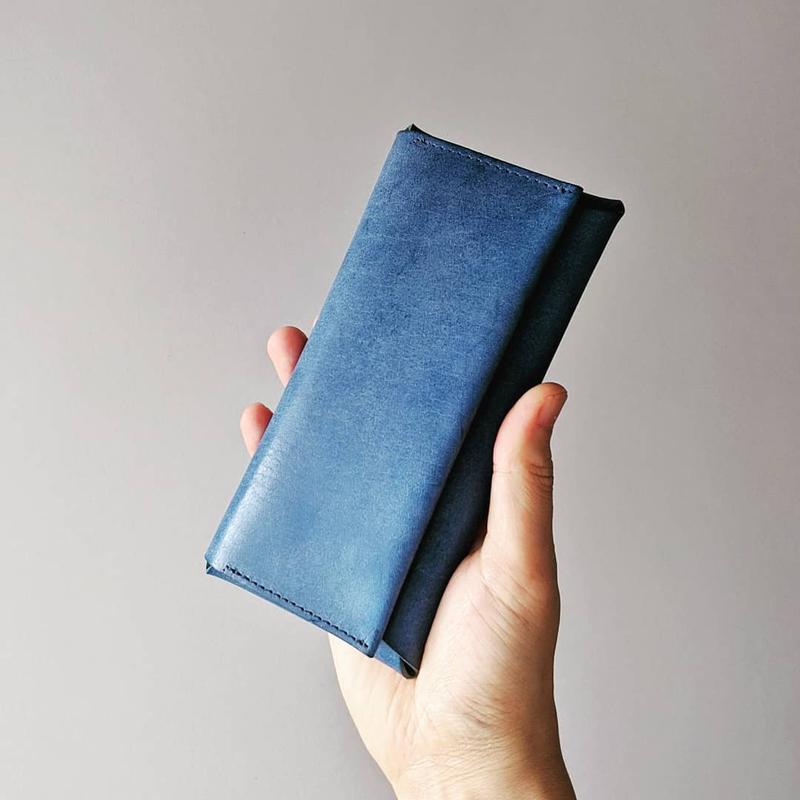 コンパクト設計の長財布 Long Wallet Blue Fabrik