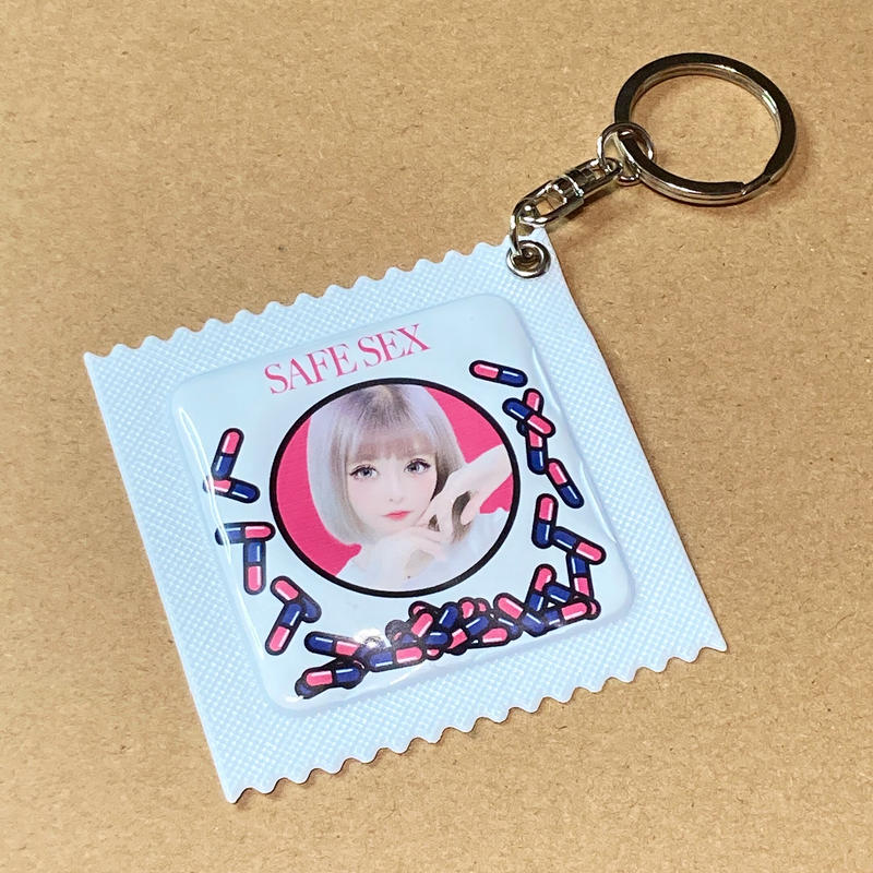 コンドームキーホルダー 公式通販 Femme Fatale 戦慄かなの 頓知気さきな