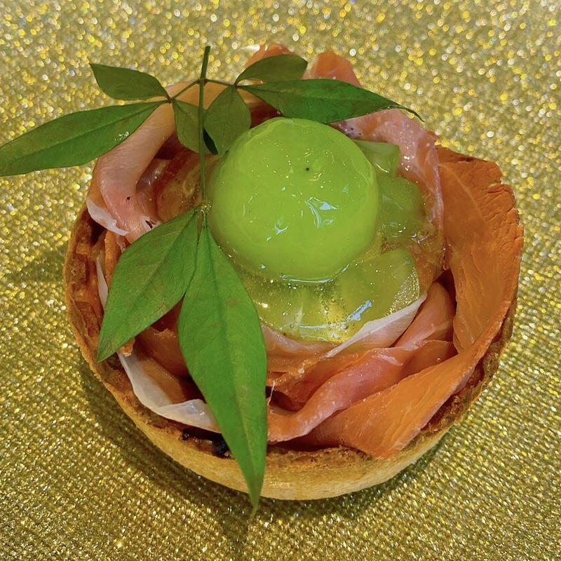 期間限定プレミアムキッシュ つるバラ シャインマスカット 生ハム 花言葉 無邪気 F