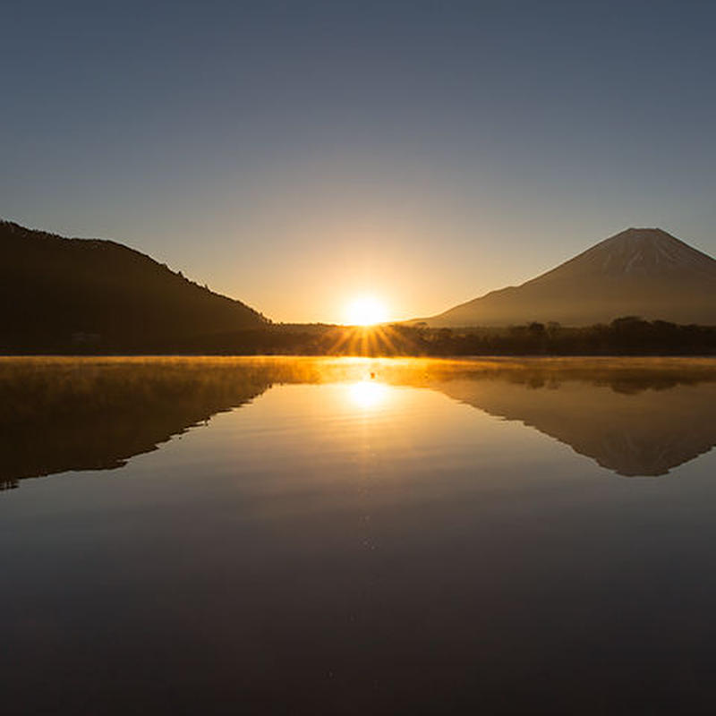 精進湖日の出02 富士山 富士河口湖町 フリー写真素材 フリーフォトズ