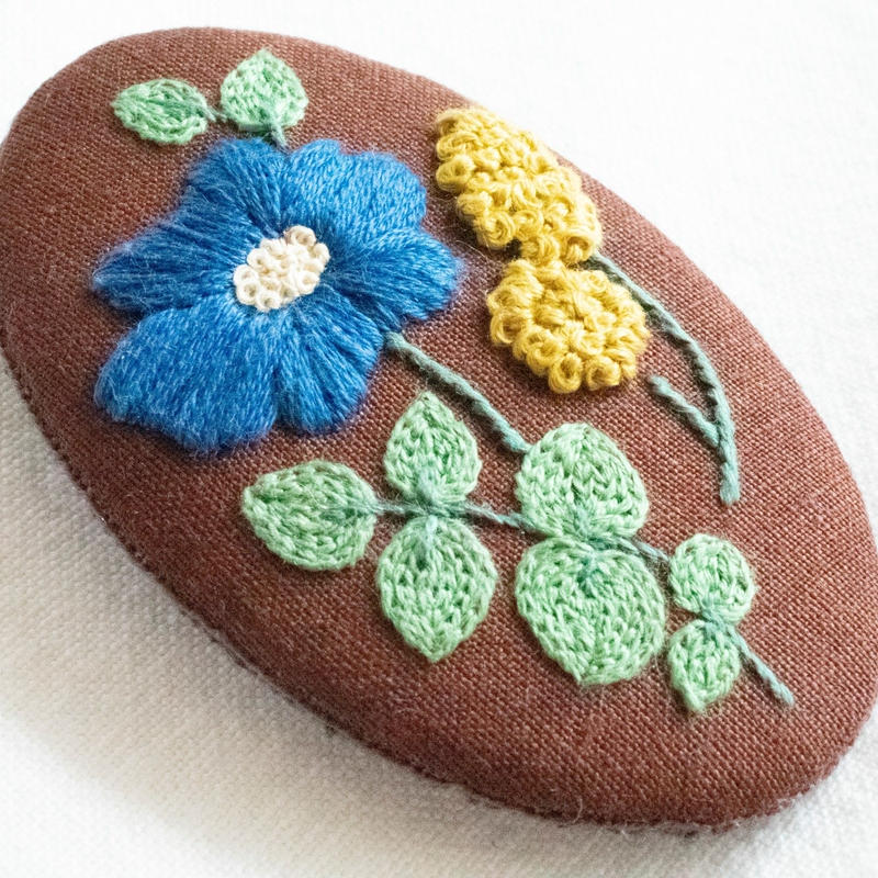 幸せの青い花の刺繍ブローチ ふくと刺しゅう Fuku To Shisyu Embroide