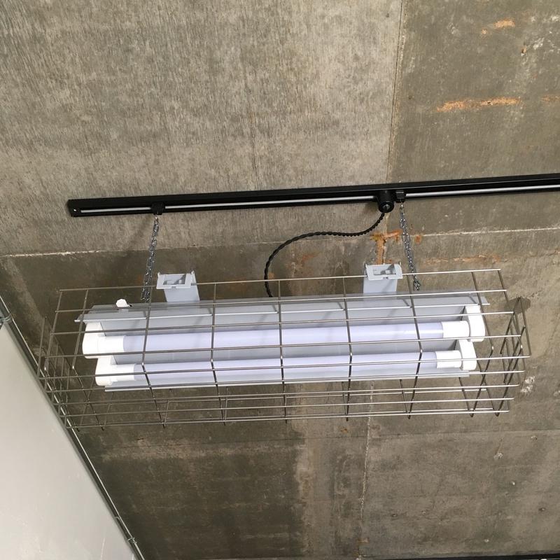 Gr 2lsgk 2灯 ステンレスガード付き Led蛍光灯 ダクトレール用 照明器具