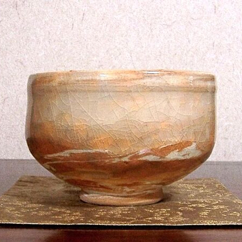 唐津焼　汲古窯　峰松義人 作　雪月花・茶人花押　茶碗　共箱　無傷　保証。 唐津焼 汲古窯 峰松義人 作 雪月花・茶人花押 茶碗 共箱 無傷 保証