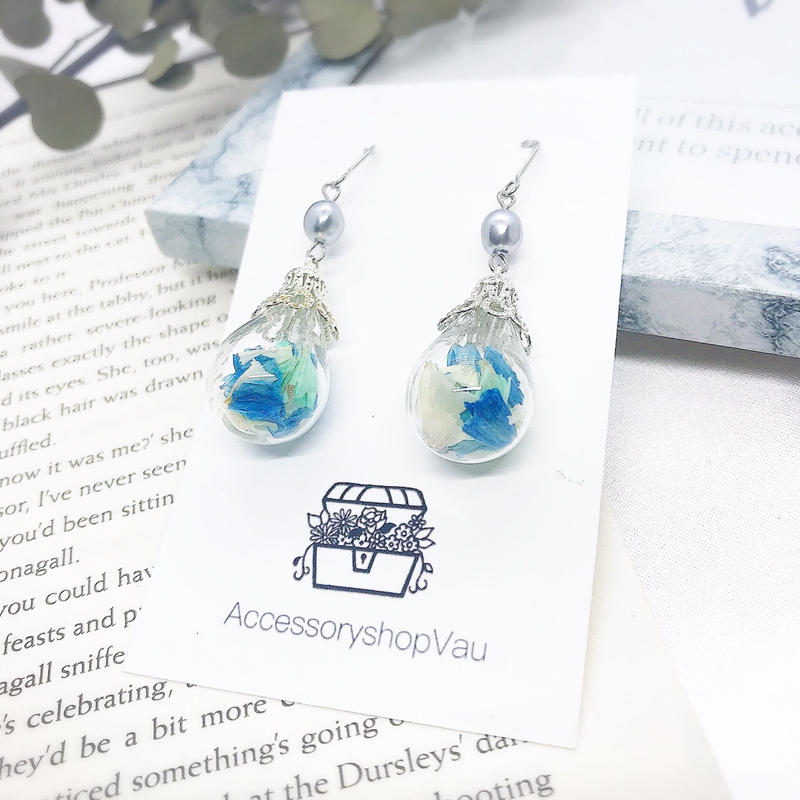 ガラスドームピアスorイヤリングno 39 コーヒーと贈り物のお店 Vau