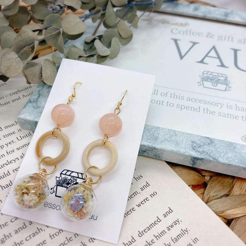 ガラスドームピアスorイヤリングno 53 コーヒーと贈り物のお店 Vau