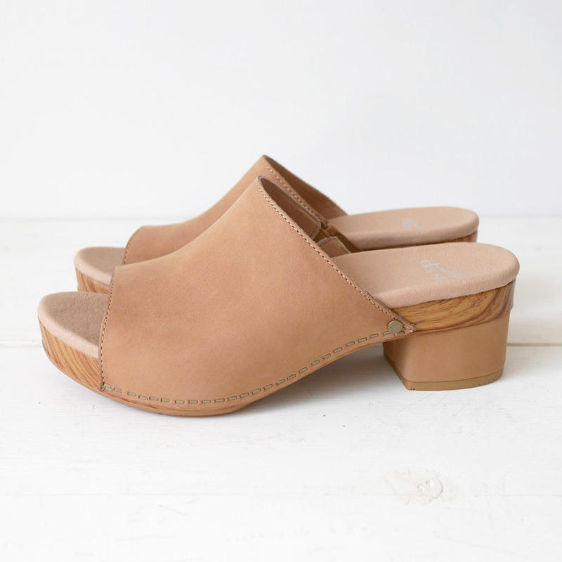 dansko maci camel