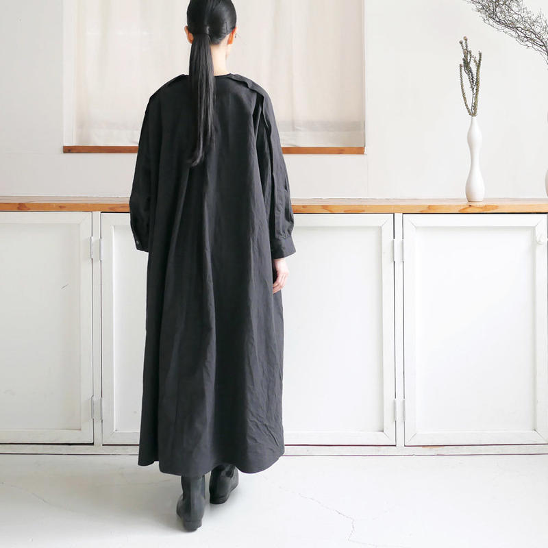 Universal Tissu ユニヴァーサルティシュ 起毛ツイルタックワンピース Black