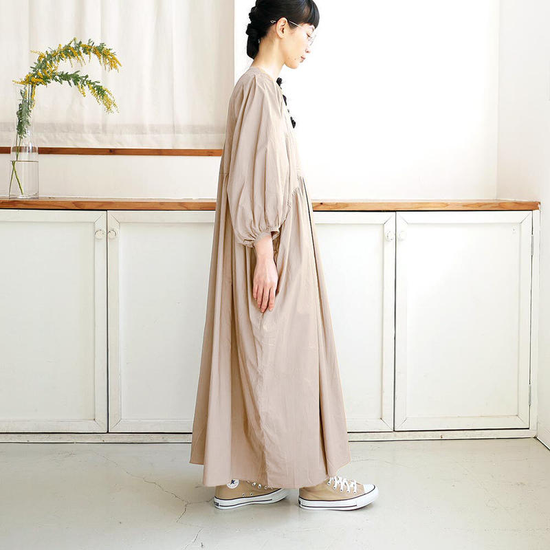 Universal Tissu ユニヴァーサルティシュ ナチュラルタイプライター Vネックギャ