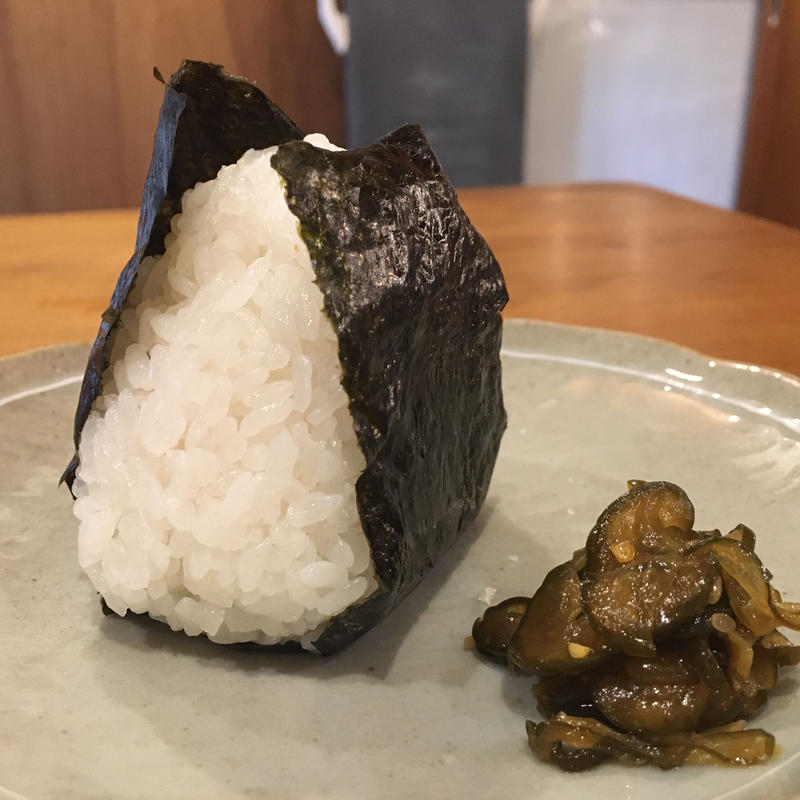 佐渡産米と自家製鰹節の佃煮のおにぎり 自家製漬物付き 一屋 Hajimeya