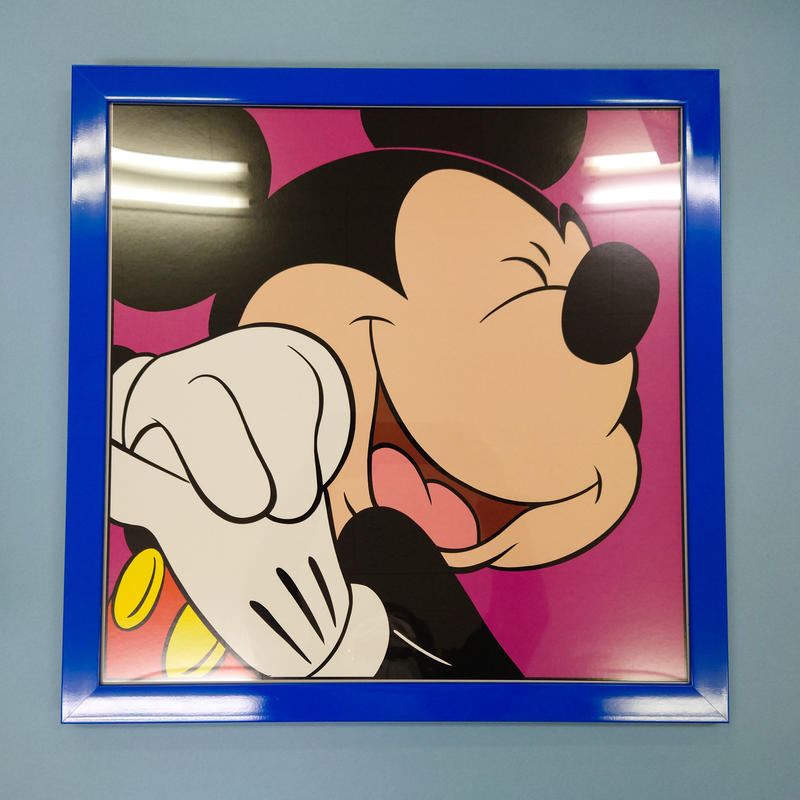 ディズニー ミッキーマウススクエアポスター額装品 店頭併売の為 在庫がない場合あり 白