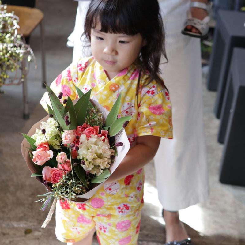 大きすぎも照れくさい お別れのちょこっと花束 花のあるくらし研究所 大きすぎも照れくさい お別れのちょこっと花束 花のあるくらし研究所