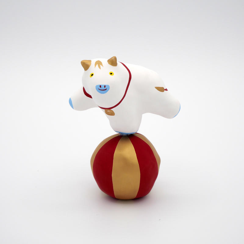 張子人形 玉乗り牛 Haricography