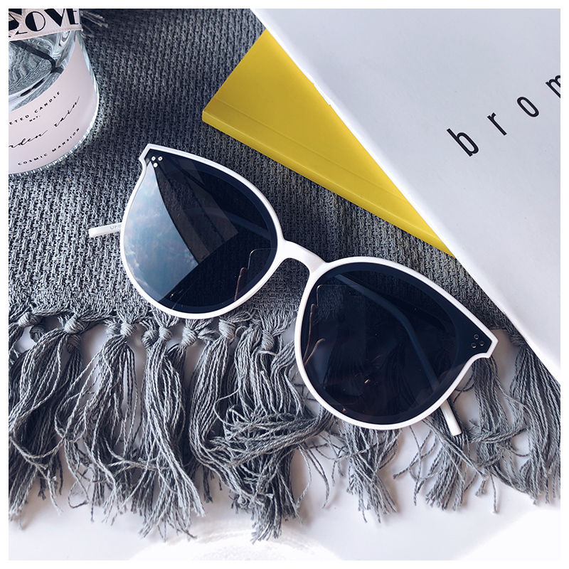 小顔効果抜群 レディース サングラス 韓国ファッションサングラス Hello