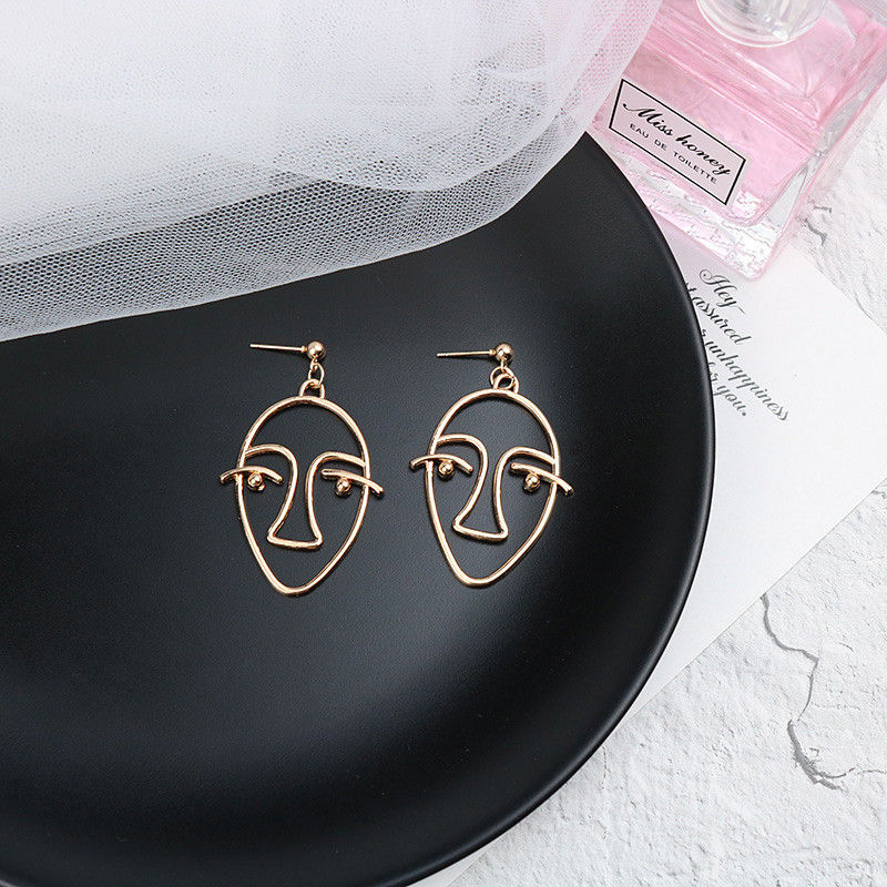人の顔の透かし彫り 大きい鼻 イヤリング ピアス Hellotokyo