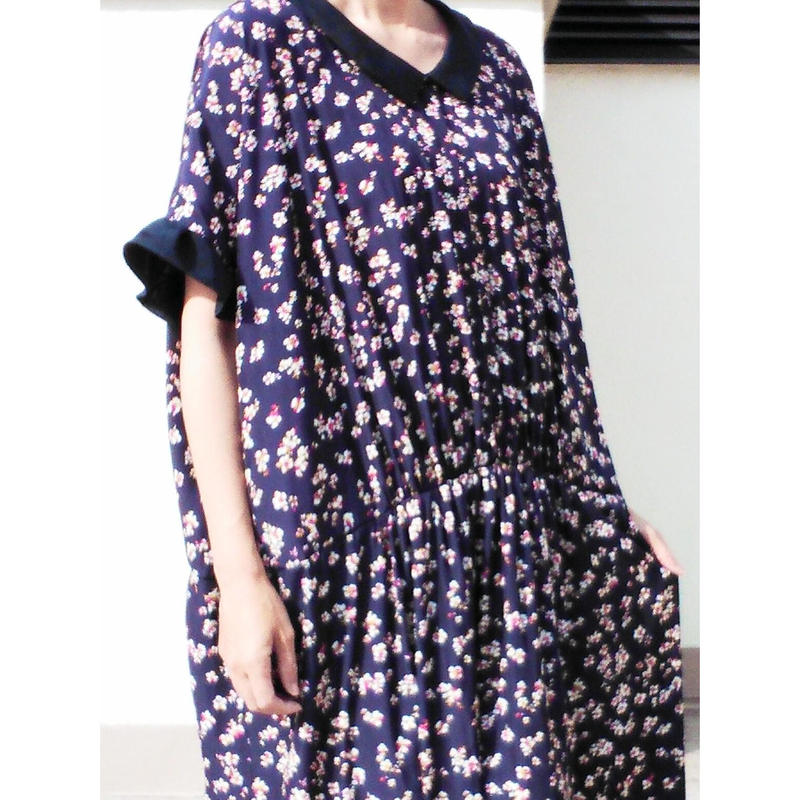 Op 3977 衿付きのセンターギャザーワンピース パープル小花 312 Helter