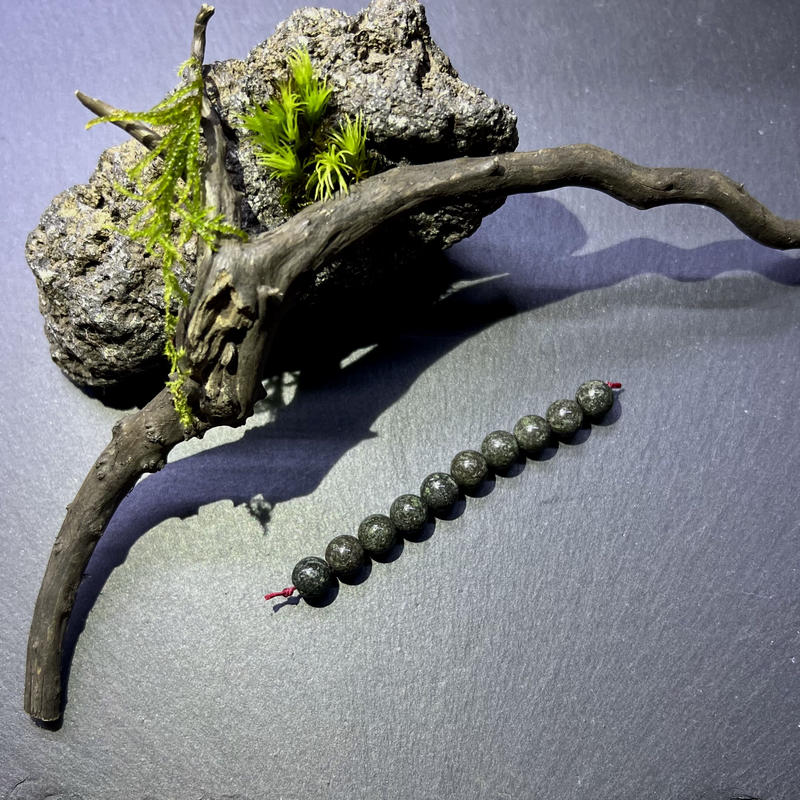 B品 富士山ブラック溶岩石 8mm 粒売り 10粒単位 気のせい