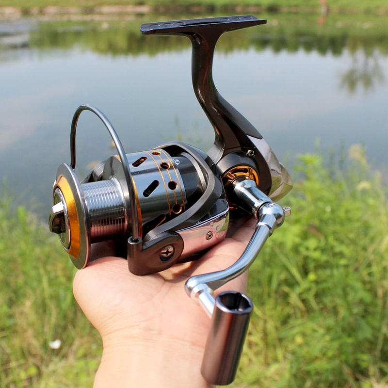 新品 スピニングリール 釣り道具 フィッシング 鯉釣り 黒 金色 カーボン 1000