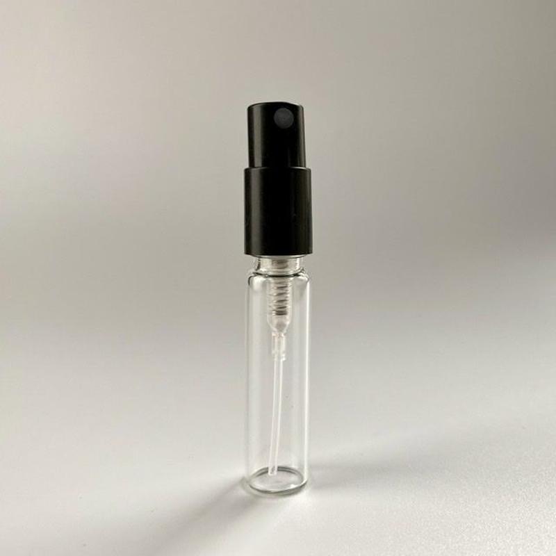 Kae A Twitter なんかtaylor By の香水はこんな色だっけ ってくらい黄色くなって 匂いも変わった 気がして スターライトエディション の方はフタが壊れて使いにくくなって Enchanted のやつは上の金の部分すごく剥がれてきた また買うか悩む 香水買いすぎ