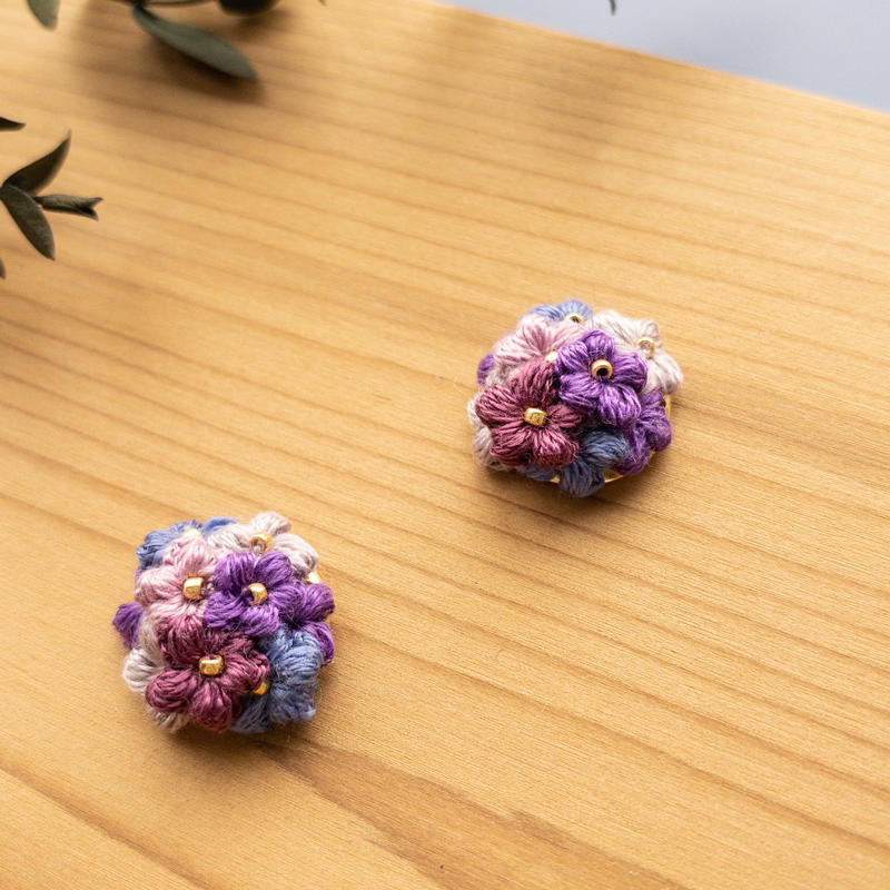 刺繍糸で編んだ小花のブーケイヤリング ピアス パープル イトトコ