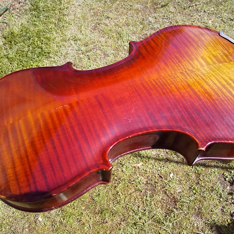 2枚のラベルが張られた◇独製 STAINERモデルの大人用ヴァイオリン 4／4◇