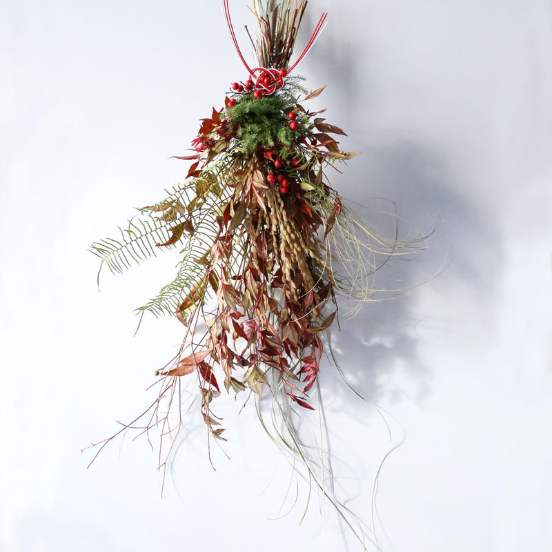 南天と水引きのお正月スワッグ 約h63cm かわきばな Online Shop