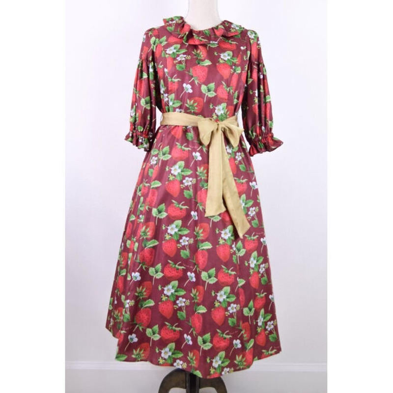 イチゴとフリフリレースのサロペットワンピース 見本