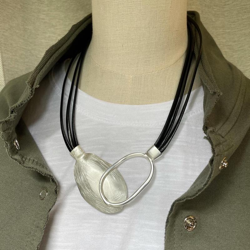 くすみシルバーボリュームネックレス Midum ミドゥム