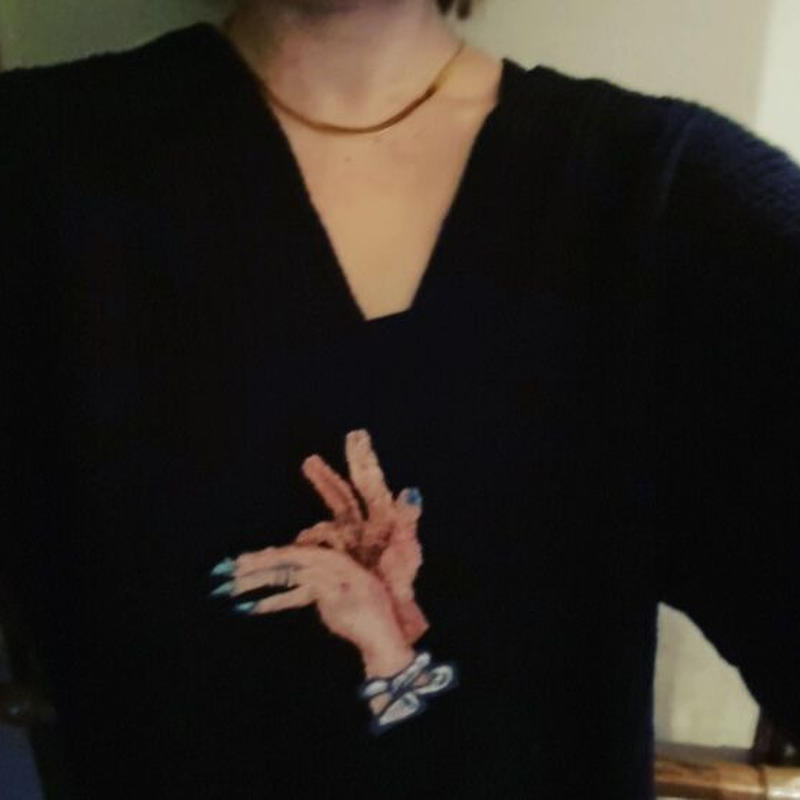 影絵の手 犬か何か 自分で着ています いちょうの木