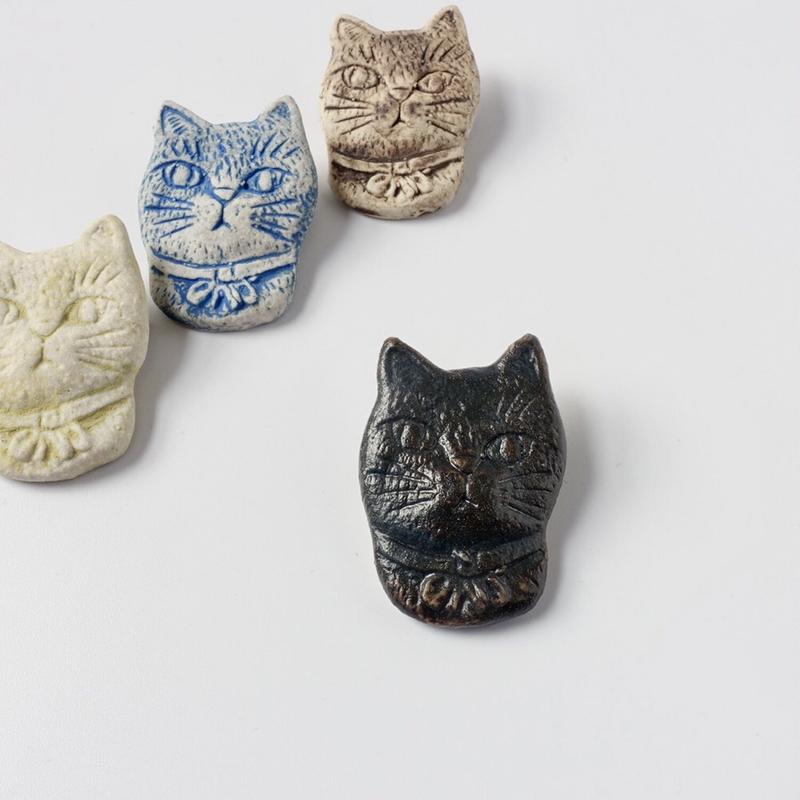 Flock 信楽陶器のブローチ 猫 Kotricot
