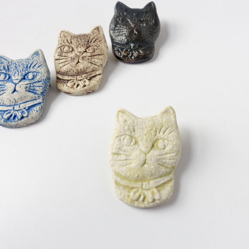 Flock 信楽陶器のブローチ 猫 Kotricot