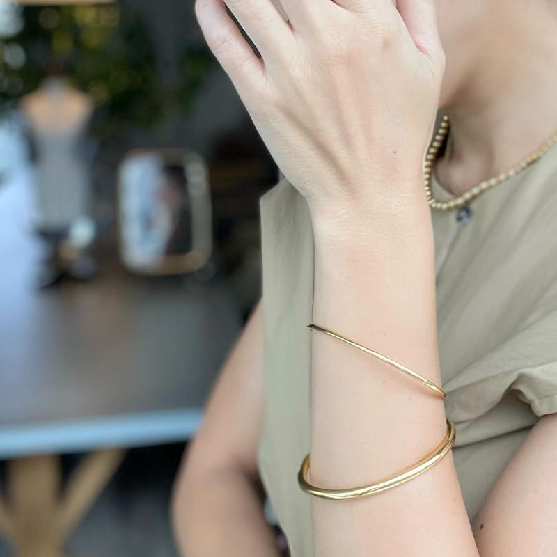 クーポン利用&送料無料 eteエテ♛英字 バングル／シルバー925 イエロー