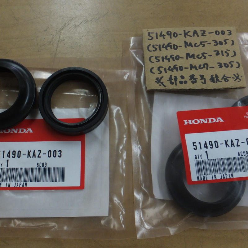 Cbr250r Mc19 純正フロントフォークオイルシール フォークシール 純正品 新品