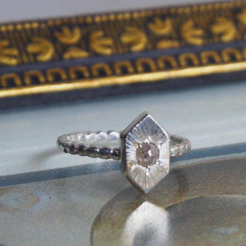 グレーヘキサゴン.ナチュラル.ダイヤモンドリング グレーヘキサゴン.ナチュラル.ダイヤモンドリング