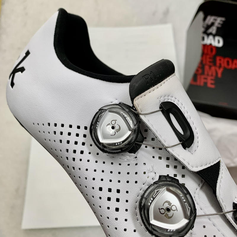 在庫品特価】 Fizik フィジーク R1B (R1 BOA MEN) ホワイト 42サイズ... 在庫品特価】 Fizik フィジーク R1B (R1 BOA MEN) ホワイト 42サイズ...