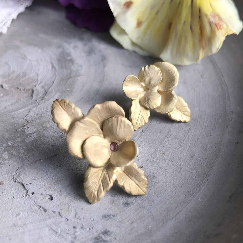 2月誕生花 誕生石 パンジーのピアス Gold Silver Lilaf M Soe 2月誕生花 誕生石 パンジーのピアス Gold Silver Lilaf M Soe