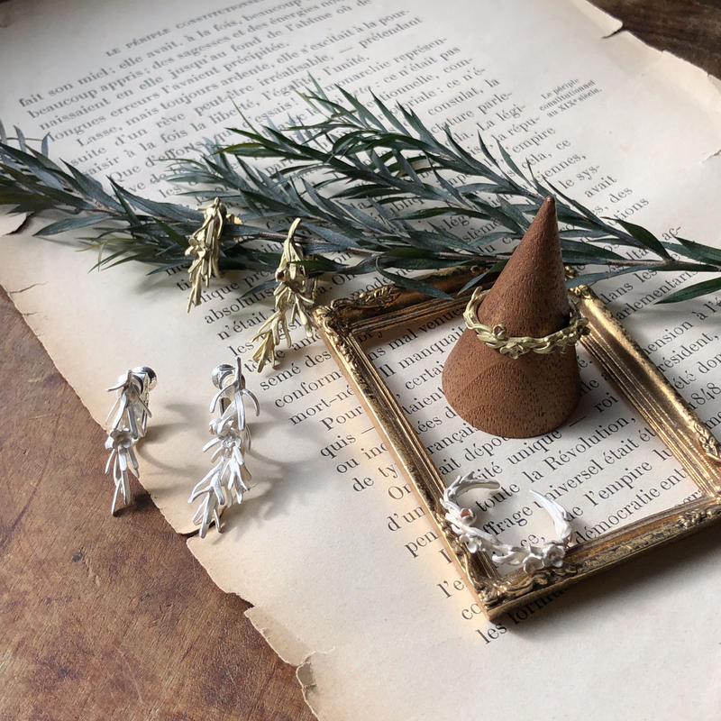 1月誕生花 誕生石 ローズマリーのピアス Gold Silver Lilaf M S