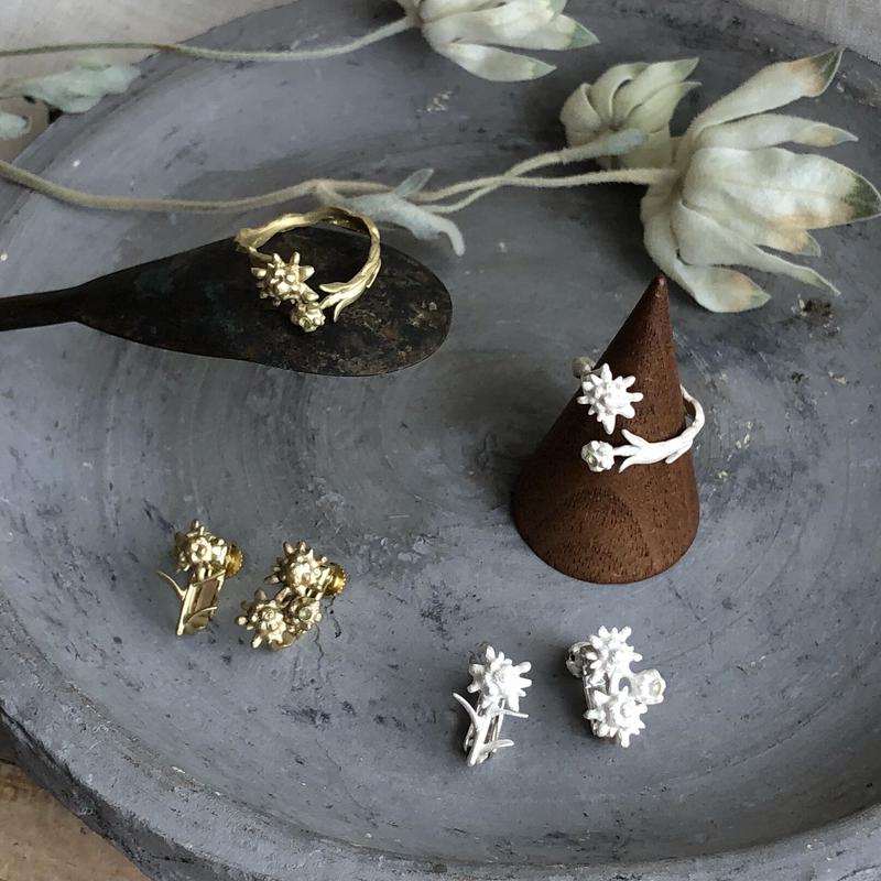 8月誕生花 誕生石 エーデルワイスの真鍮イヤリング Gold Lilaf M Soe 8月誕生花 誕生石 エーデルワイスの真鍮イヤリング Gold Lilaf M Soe