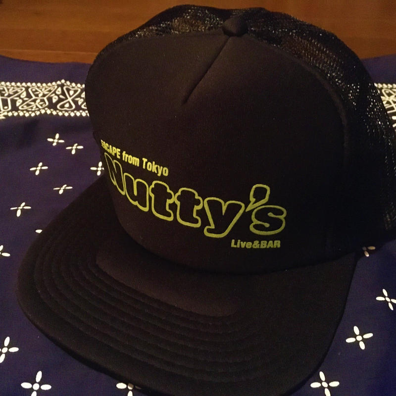 ナッティーズ ロゴ 黒メッシュキャップ 黄色文字 ステッカー Live Bar Nutt ナッティーズ ロゴ 黒メッシュキャップ 黄色文字 ステッカー Live Bar Nutt