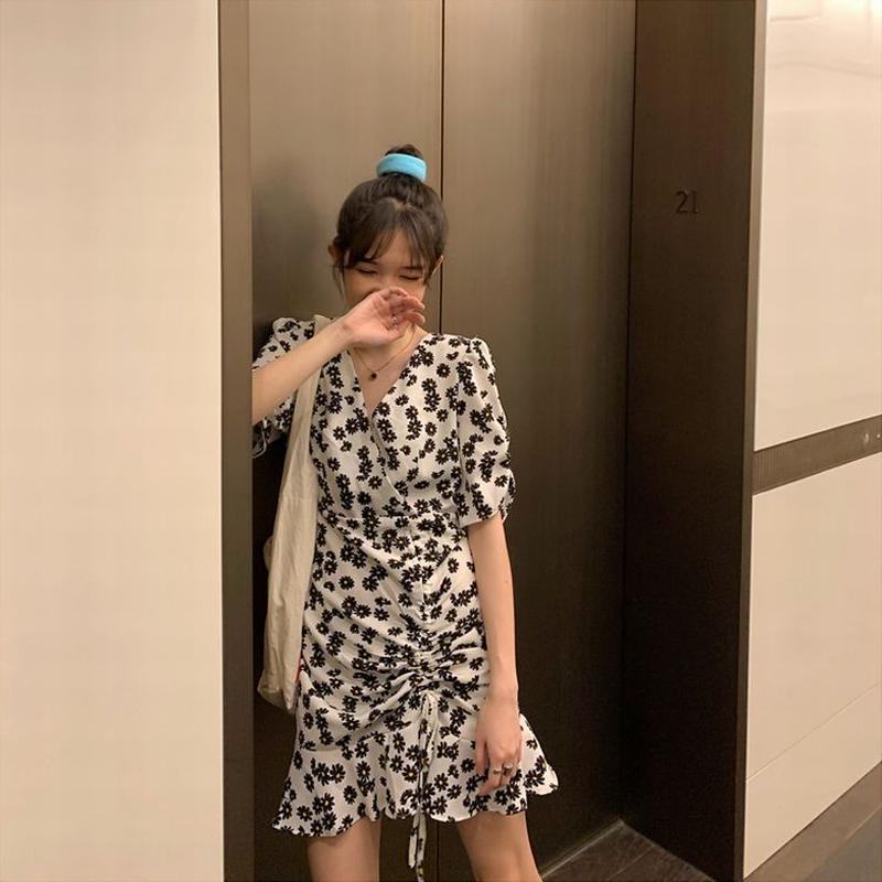花柄 ワンピース Vネック ホワイト バブルスリーブ ギャザー 韓国ファッション レディース 花柄 ワンピース Vネック ホワイト バブルスリーブ ギャザー 韓国ファッション レディース