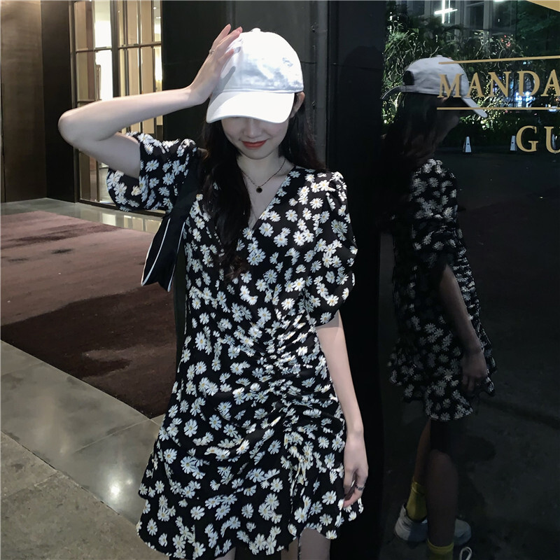 花柄 ワンピース Vネック ブラック バブルスリーブ ギャザー 韓国ファッション レディース 花柄 ワンピース Vネック ブラック バブルスリーブ ギャザー 韓国ファッション レディース