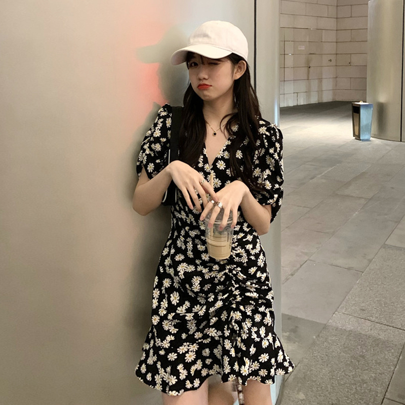 花柄 ワンピース Vネック ブラック バブルスリーブ ギャザー 韓国ファッション レディース 花柄 ワンピース Vネック ブラック バブルスリーブ ギャザー 韓国ファッション レディース