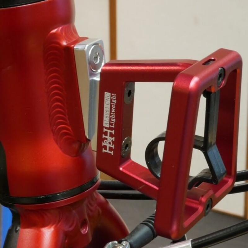 H&H Bromptonの正規のフロントキャリアブロック用 ボトルケージの