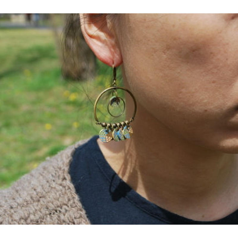 じゃらじゃら大ぶりピアス・イヤリング blue beige green kinari 個性的 ... じゃらじゃら大ぶりピアス・イヤリング blue beige green kinari 個性的 ...