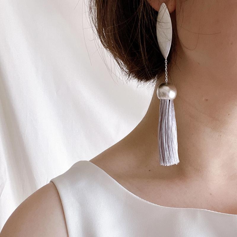 メタルタッセルロングピアス Maison De Tulle